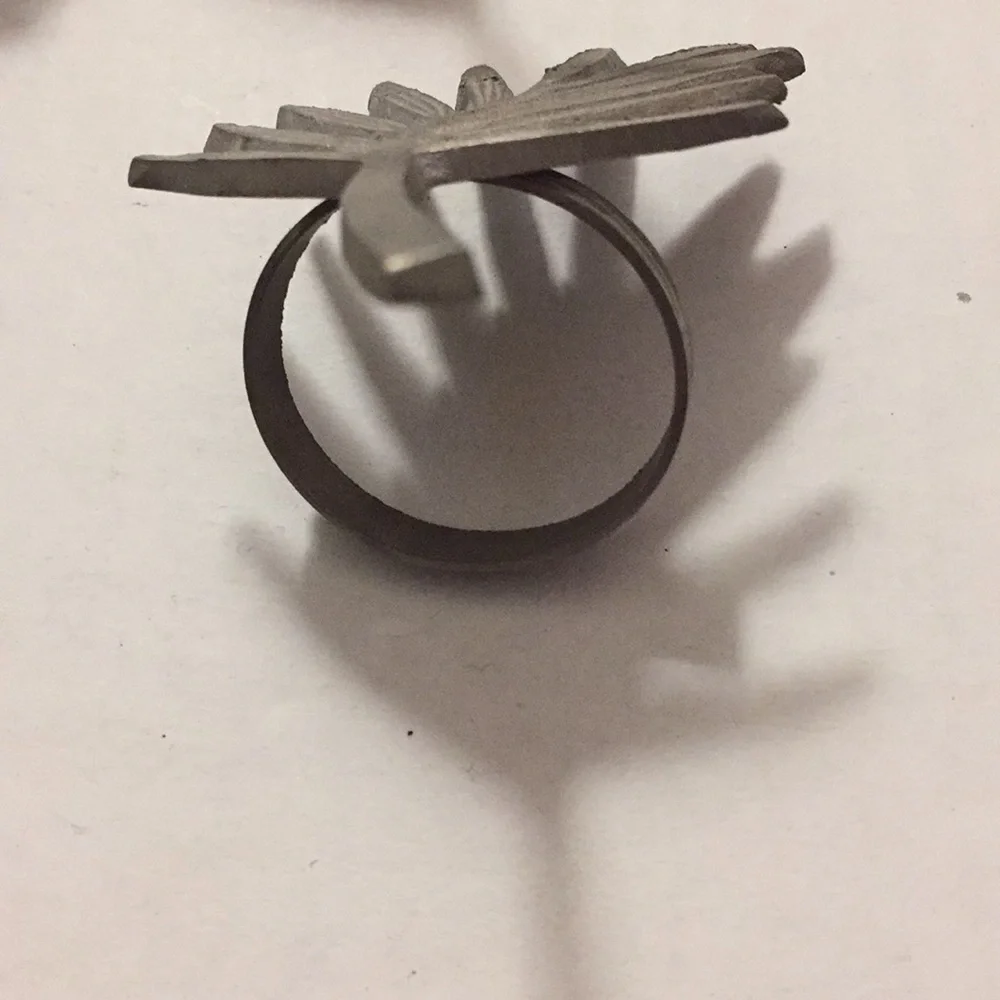 SUR LA TABLE Palm leaf napkin rings 4” long pewter metal silver-tone-Set of 4